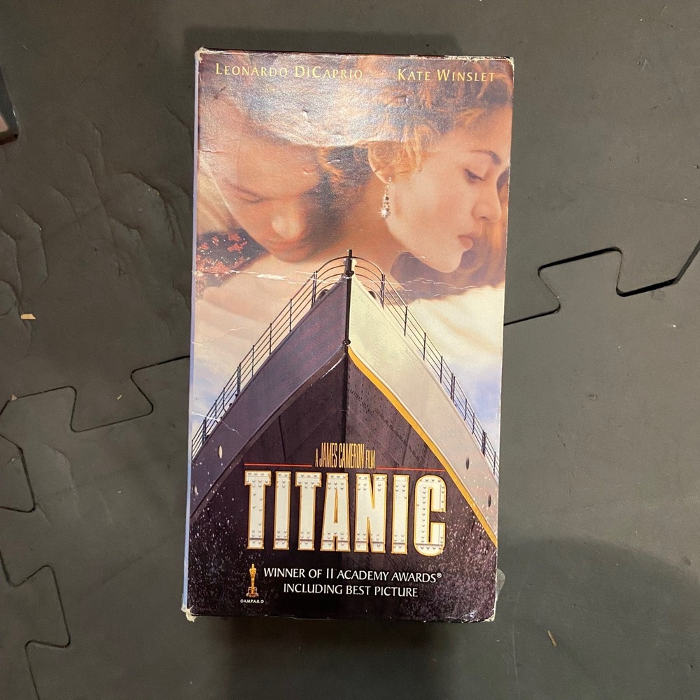 Titanic VHS 2 Tape Set Paramount 1998 Blockbuster Rental 90s Leonardo DiCaprio
